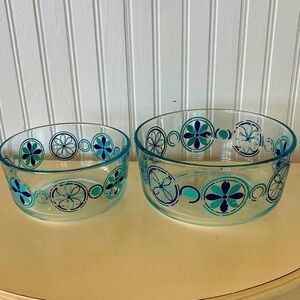 Boho 1980’s Pyrex Turquoise Medallion Pinwheel Design Pair of Mixing Bowls